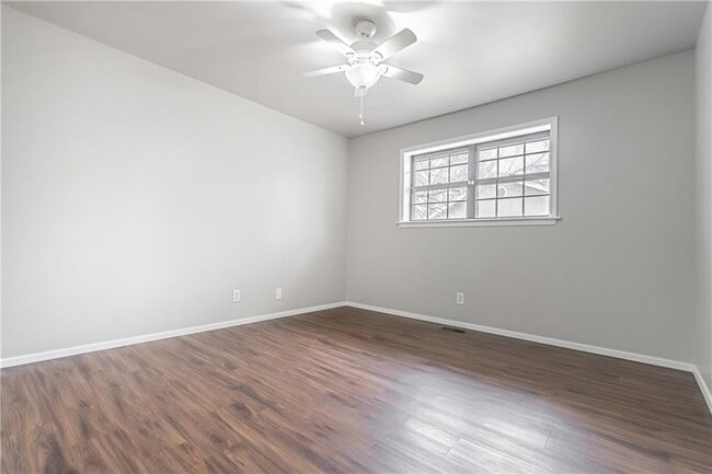 Building Photo - 601 N Valley W Dr