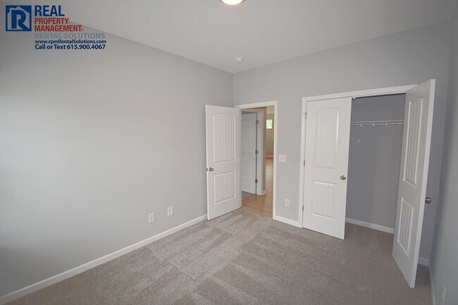Building Photo - 1142 Bluecreek Cir