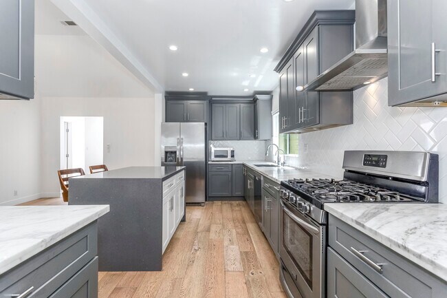 Building Photo - 1444 Stearns Dr