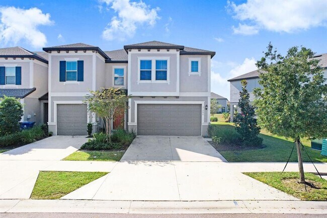 Primary Photo - 31886 Blue Passing Loop