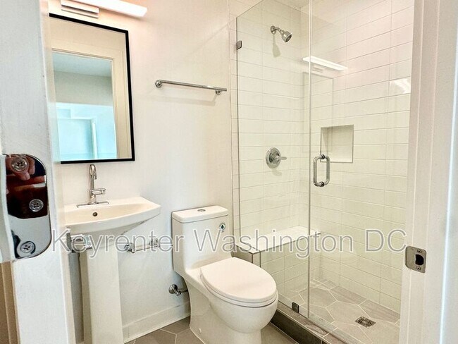 Building Photo - 1460 Belmont St NW