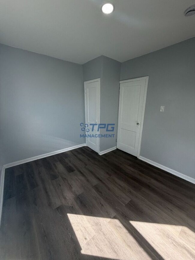 Building Photo - 134 Dewey St