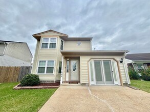 Building Photo - Gorgeous 3 Bedroom Home In Virginia Beach