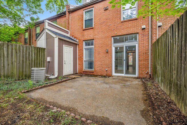 Building Photo - 1694 Belvedere Ct