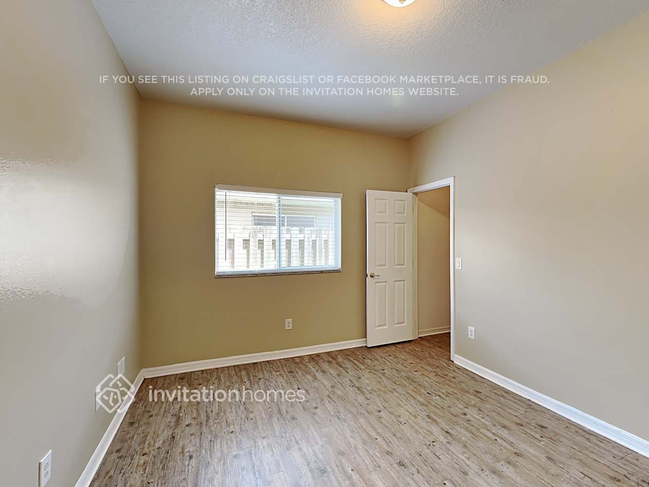 Building Photo - 1888 Sun Gazer Dr