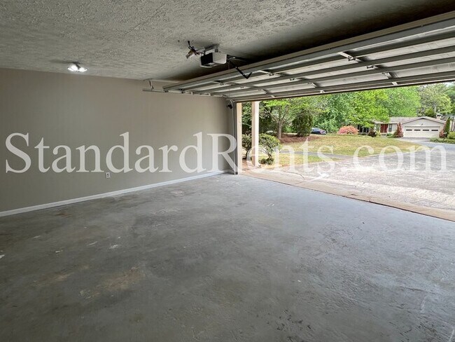 Building Photo - 4072 Plantation Dr