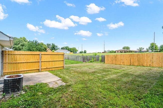 Building Photo - 2507 Carnation Dr