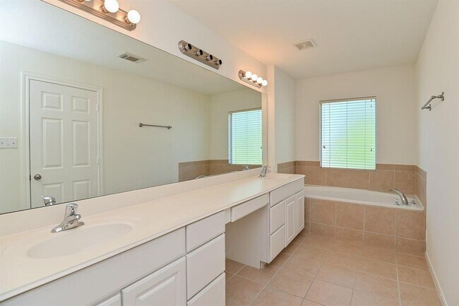 Building Photo - 5203 Brinkman Ct