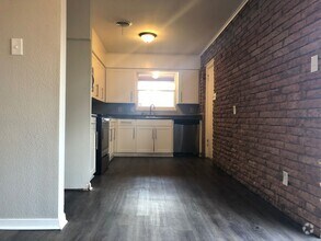 Building Photo - 4 Bedroom / 2 Bath / 2 Car Garage