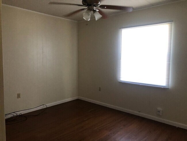 Building Photo - 3 Br / 1 Ba house Sherwood Forest at I-12