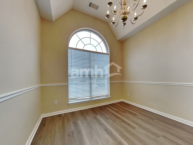 Building Photo - 10162 Lynham Dr