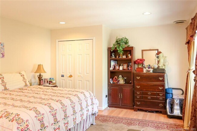 Building Photo - 431 Glenbrook Rd