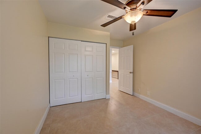 Building Photo - 8760 Azalea Ct