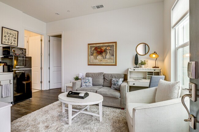 Building Photo - 4335 Hooded Crow Cir