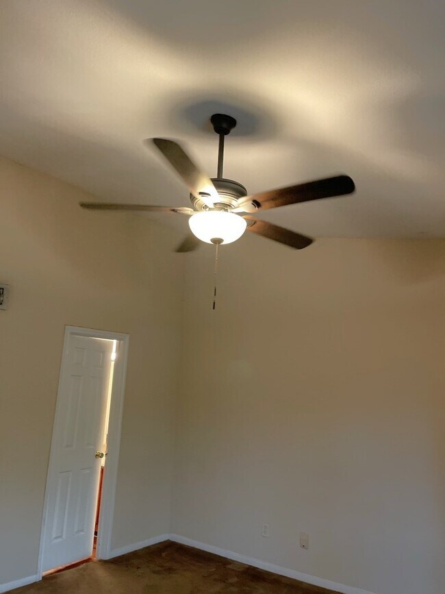 Building Photo - 14600 Fonmeadow Dr