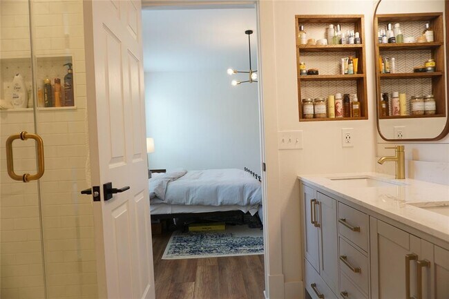 Building Photo - 8604 Capitol View Dr