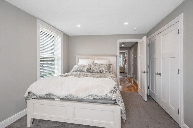 Building Photo - 352 Portsmouth Ave