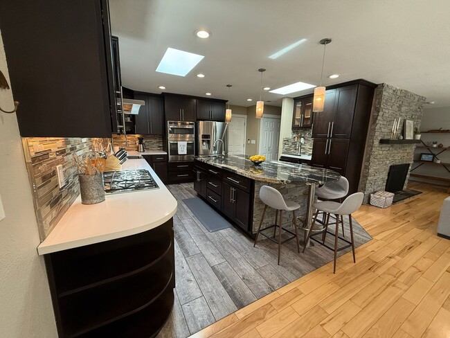 Building Photo - Beautiful 3 Bed 2.5 Bath Home in the Prune...