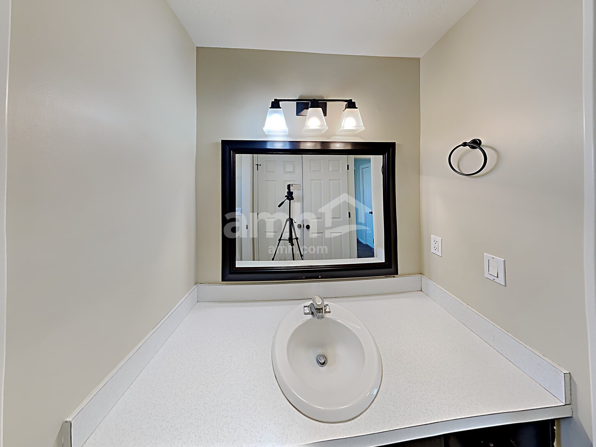 Building Photo - 2384 W 2200 S