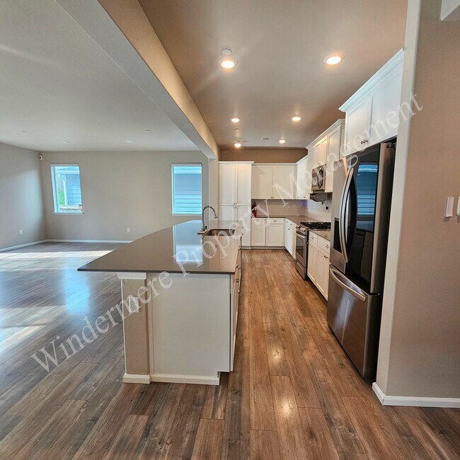 Building Photo - Spacious 4 Bedroom Home with Gas Fireplace, Office Space & 2-Car Garage!