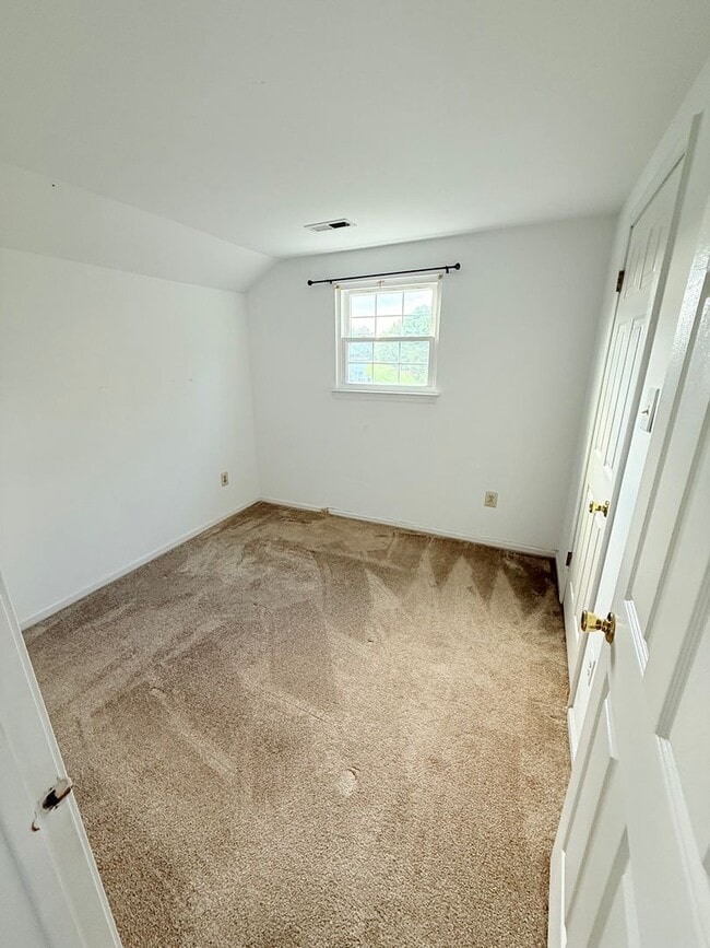 Building Photo - 3 Bed / 2 Bath Warrington Townhome