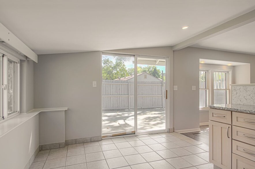 Building Photo - 3138 W 43rd Ave