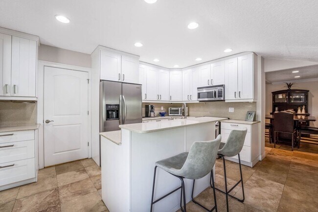 Building Photo - Hourglass District ~ Gorgeous 3/2.5 home w...