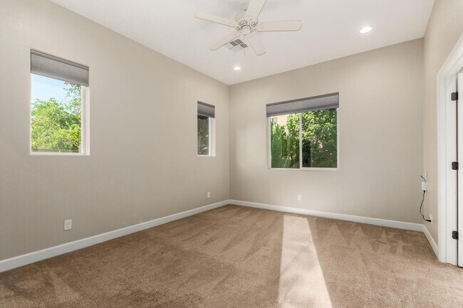 Building Photo - 4326 E Cloudburst Ct