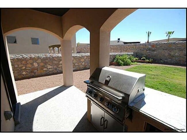 Building Photo - Gorgeous Custom Built Home for Rent