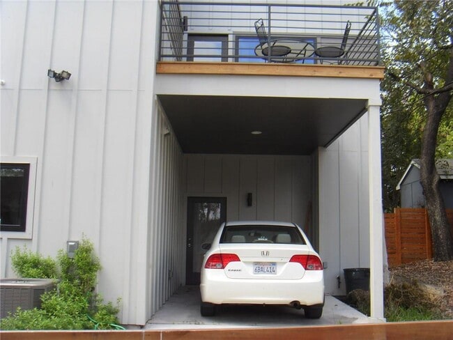 Building Photo - 2328 Santa Maria St