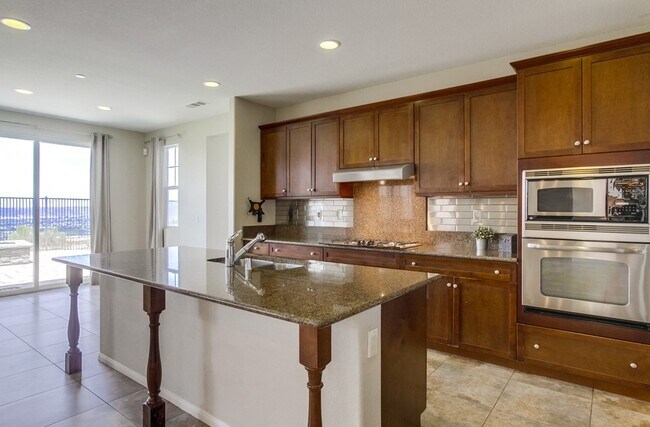 Building Photo - Beautiful Sky Ranch home with Spectacular Views!