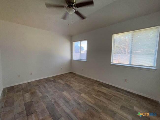 Building Photo - 2304 Garrett Dr