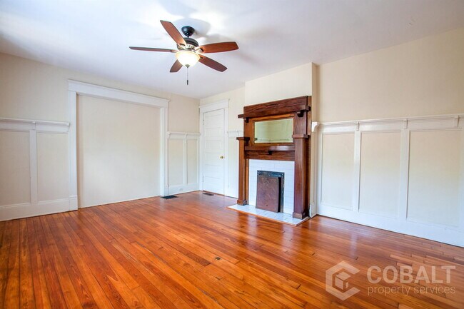 Building Photo - 856 Monroe Dr NE