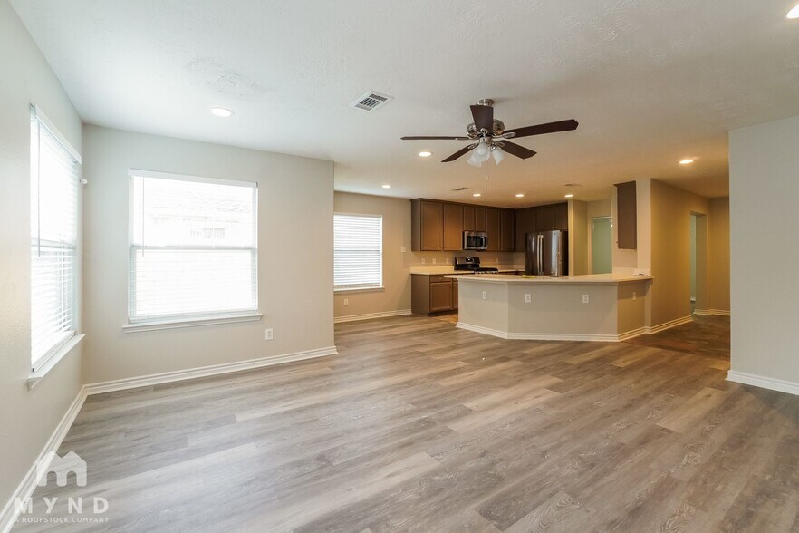 Building Photo - 32215 Archer Park
