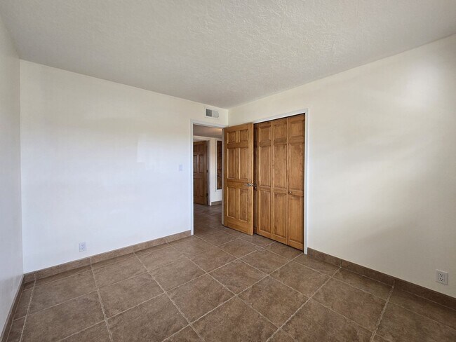 Building Photo - 2300 Calle Brocha