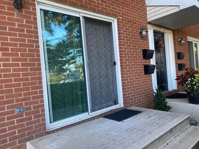 Building Photo - 848 N 16th St