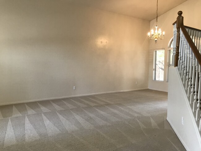 Building Photo - Gilbert Home - 5 Bed + Den & 2.75 Bath with Beautiful Pebble Teck Pool