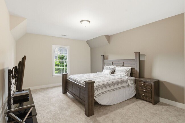 Building Photo - 790 Fontwell Ln