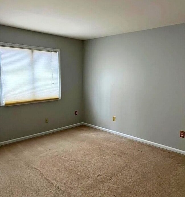 Building Photo - 2 Bedroom & Loft 2.5 bath End-Unit Orchard Valley Townhome in Kennett Square