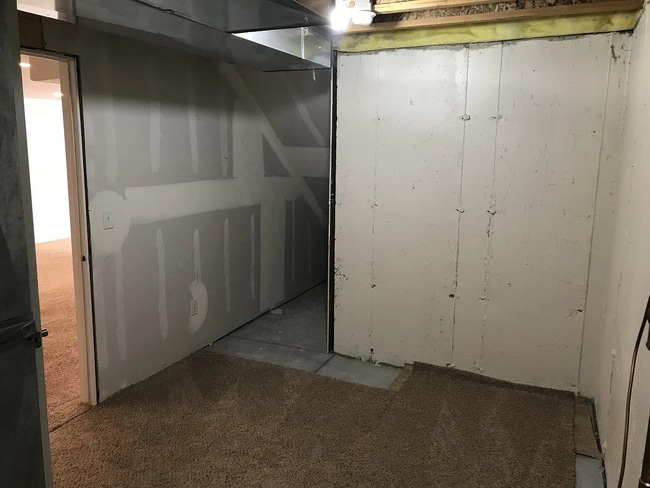 Building Photo - Spacious 5 Bedroom, 3 Bath Ranch Home with 2-Car Garage