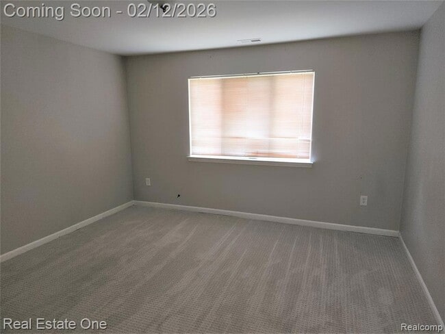 Building Photo - 3275 N Pointe Blvd