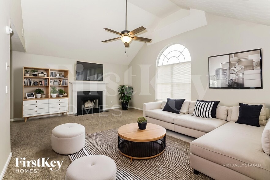 Building Photo - 2631 S Hills