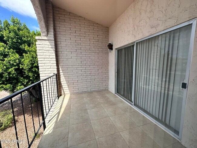 Building Photo - 16852 E La Montana Dr