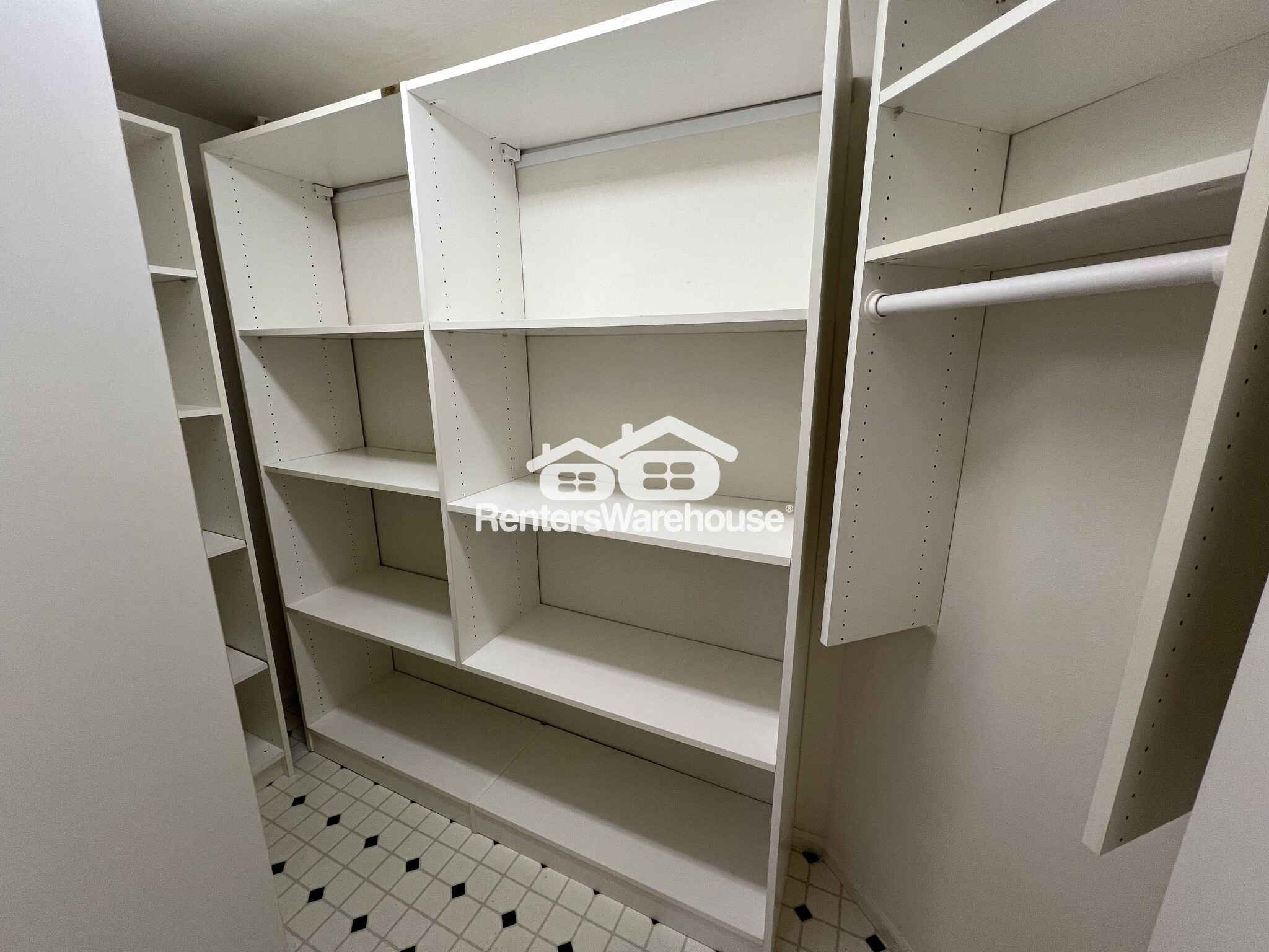 Building Photo - 9147 Woodland Dr