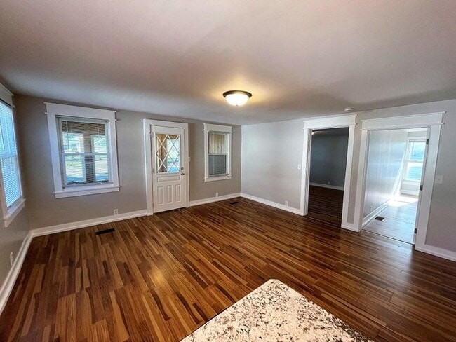 Building Photo - 212 E Washington St