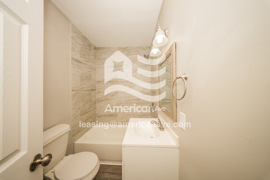 Building Photo - 225 E Himes St