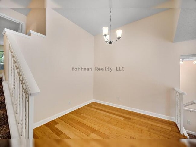 Building Photo - Condo on desirable Harbour Island