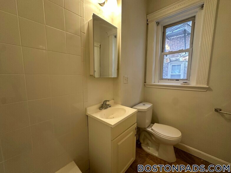 Building Photo - 38 Hemenway St