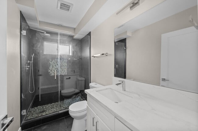 Building Photo - Bedrooms for Rent!