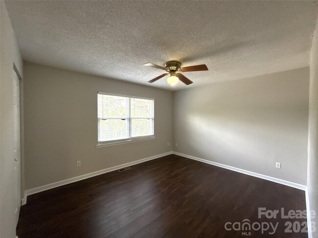 Building Photo - 11016 Hunter Trail Ln